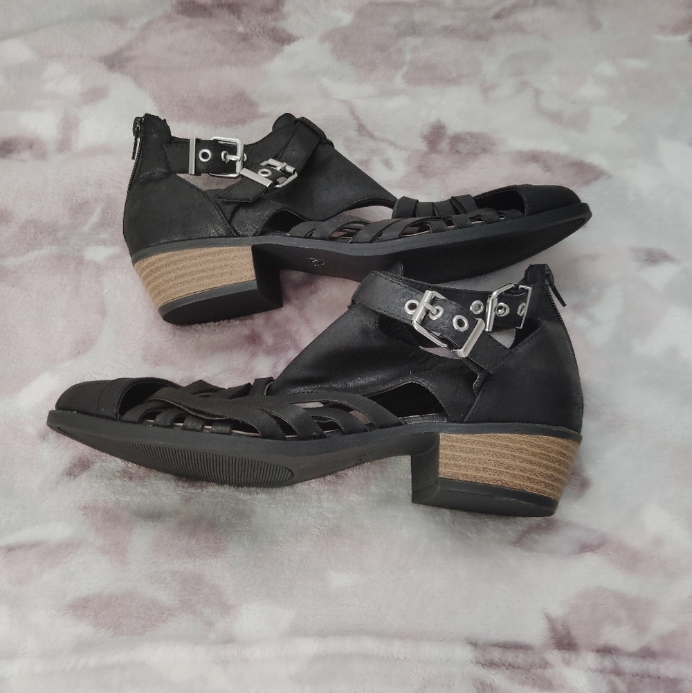 Qupid Black Strappy Heeled Sandals - Picture 5 of 5